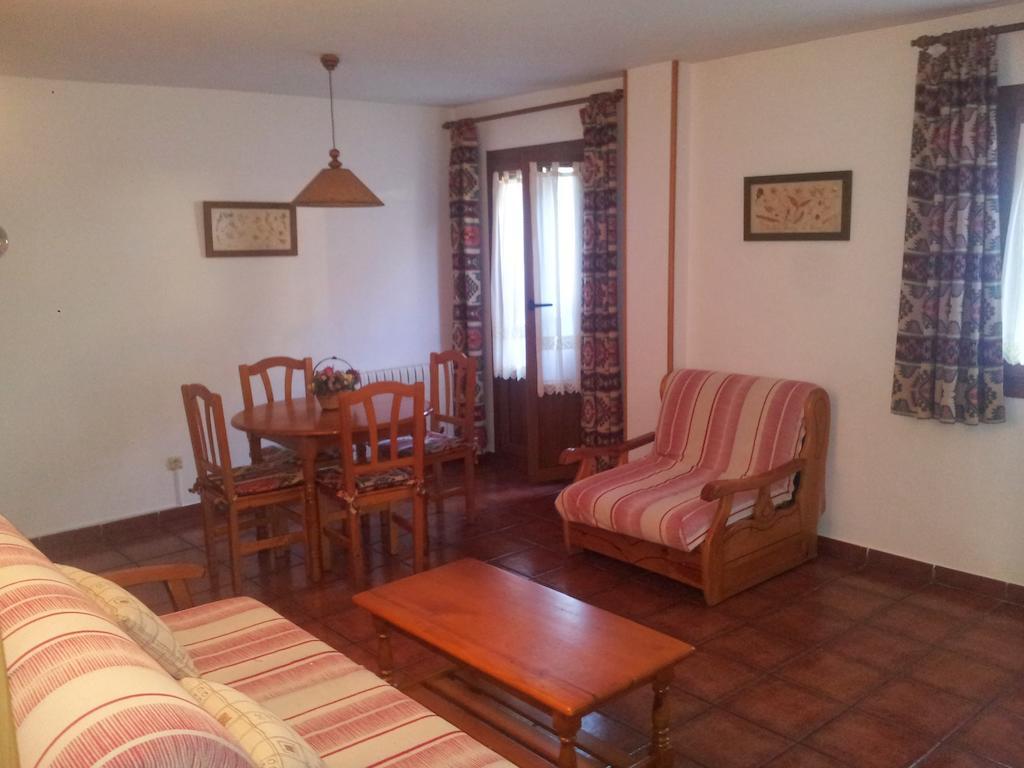 Apartamentos Petronilla Benasque Oda fotoğraf